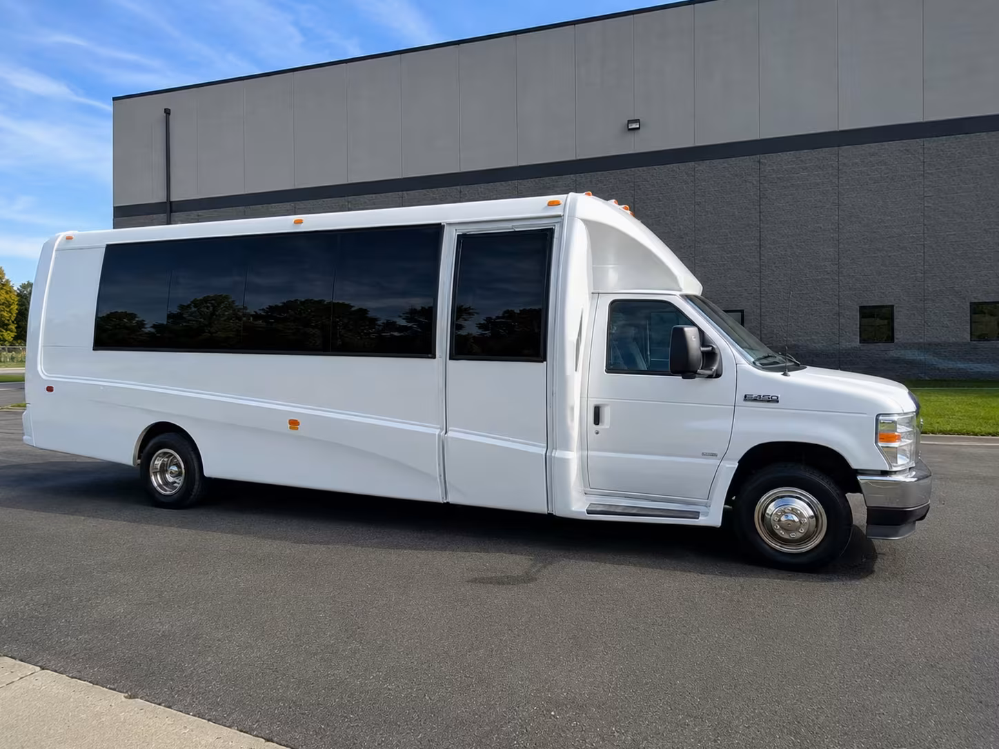 minibus rentals in fayetteville for youth travel sports teams